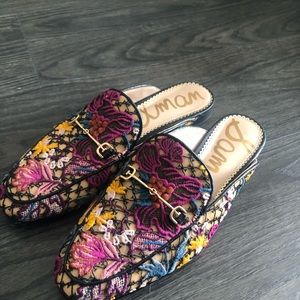 Women’s shoes